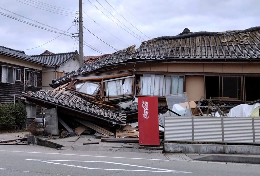 Sismo magnitud 7.6 deja muertos en Japón