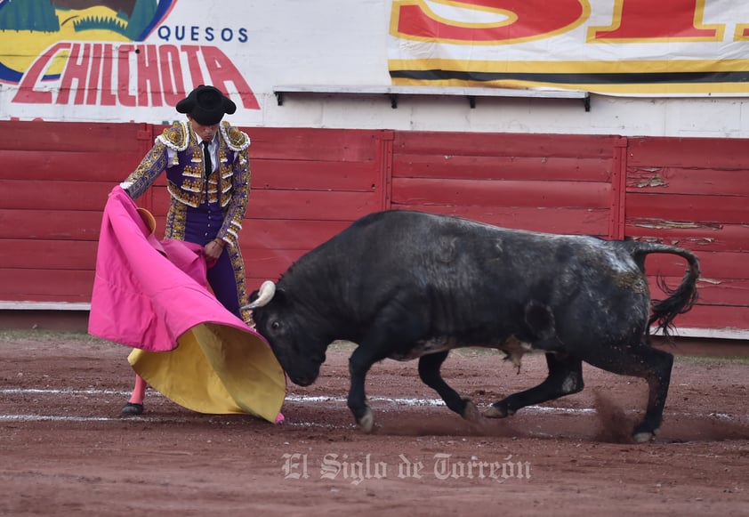 Lázaro Rodríguez y el debutante Vladimir Díaz comparten triunfo en Novillada de Año Nuevo