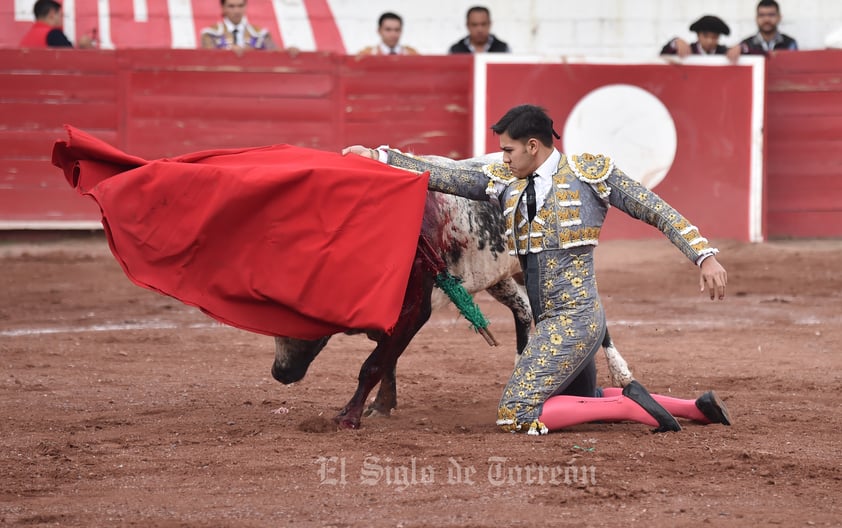 Lázaro Rodríguez y el debutante Vladimir Díaz comparten triunfo en Novillada de Año Nuevo