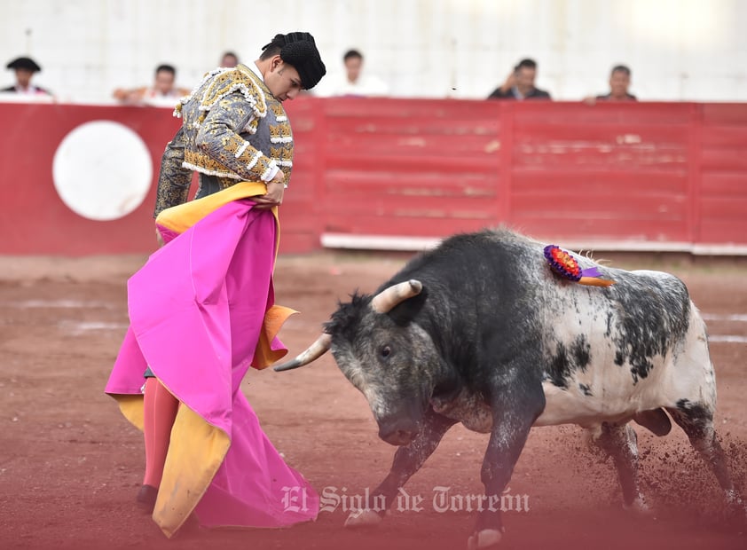 Lázaro Rodríguez y el debutante Vladimir Díaz comparten triunfo en Novillada de Año Nuevo