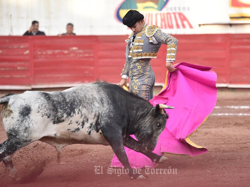 Lázaro Rodríguez y el debutante Vladimir Díaz comparten triunfo en Novillada de Año Nuevo