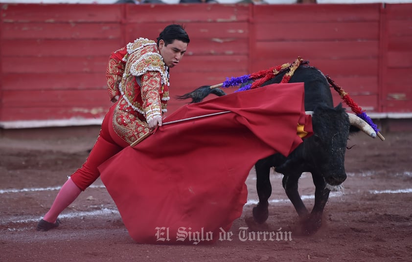 Lázaro Rodríguez y el debutante Vladimir Díaz comparten triunfo en Novillada de Año Nuevo