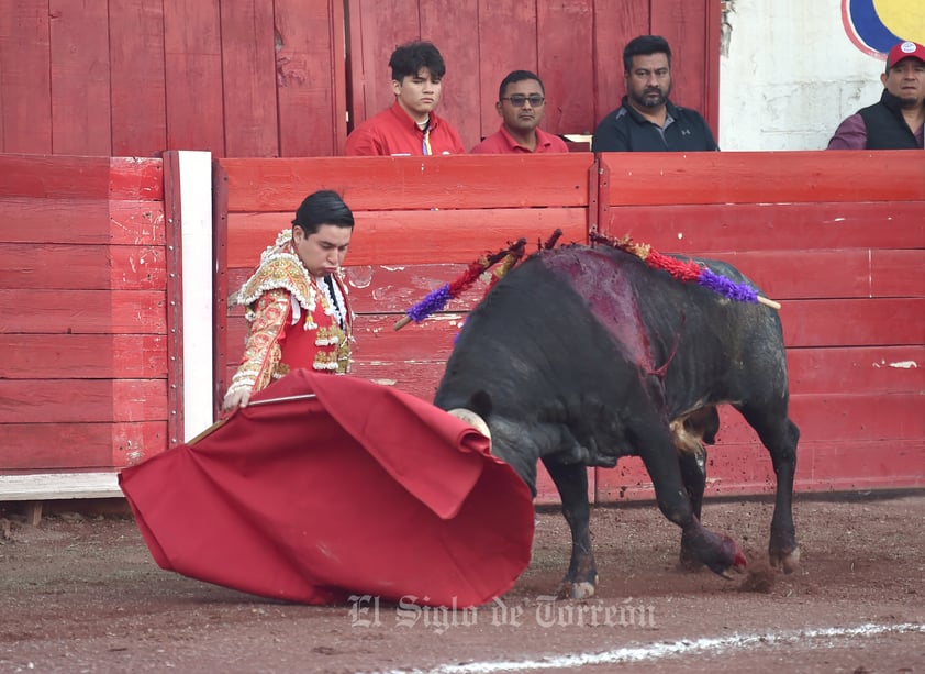 Lázaro Rodríguez y el debutante Vladimir Díaz comparten triunfo en Novillada de Año Nuevo