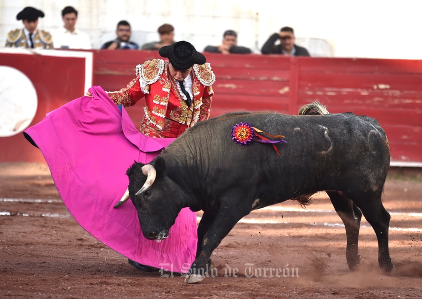 Lázaro Rodríguez y el debutante Vladimir Díaz comparten triunfo en Novillada de Año Nuevo