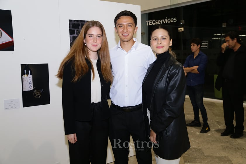 -Camila Sánchez, Héctor Bautista y Diana Carmona.