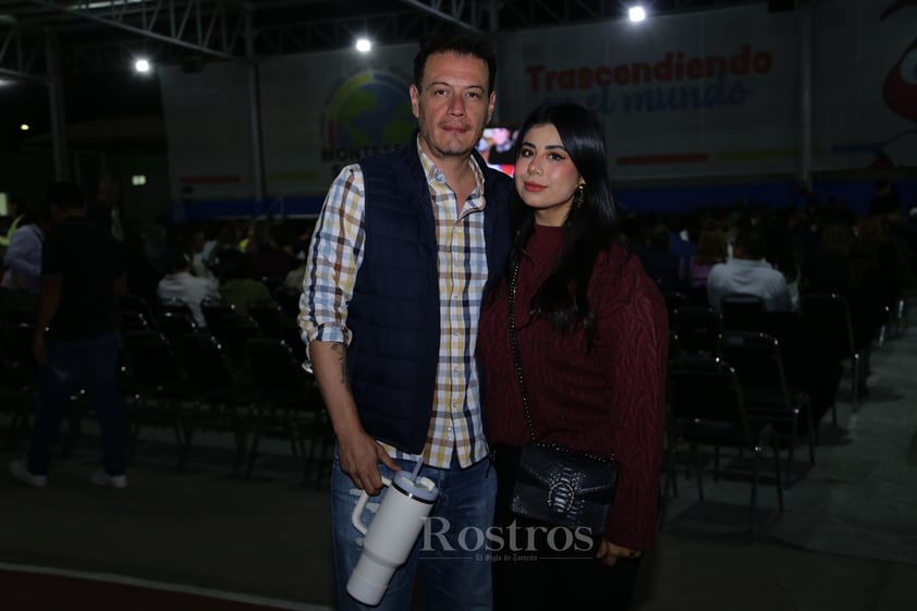 -Jorge Esparza y Karla Puga.