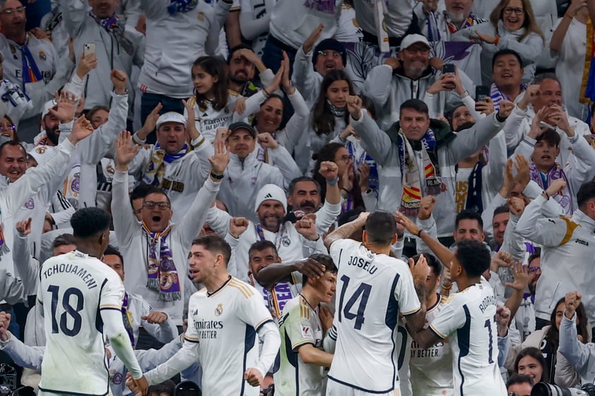 -FOTODELDÍA- MADRID, 03/01/2024.- Los jugadores del Real Madrid celebran el gol de Antonio Rüdiger durante el partido de la jornada 19 de LaLiga disputado entre el Real Madrid y el RCD Mallorca, este miércoles en el estadio Santiago Bernabéu. EFE/Javier Lizón