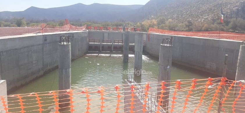 Cárcamo de la planta de bombeo del proyecto de ASL:

En la imagen puede apreciarse que el cárcamo sí lleva agua proveniente de la presa Francisco Zarco, proveniente del río. Esta obra se ubica frente al ejido Sapioriz, El Ranchito y La Posta.