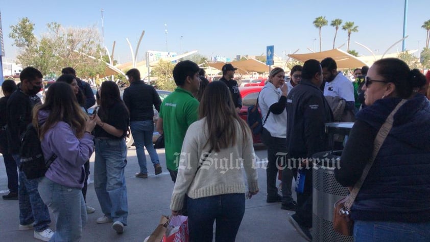 Conato de incendio en el centro comercial Galerías Laguna de Torreón. Fue necesario evacuar a los presentes, pero la situación fue controlada.