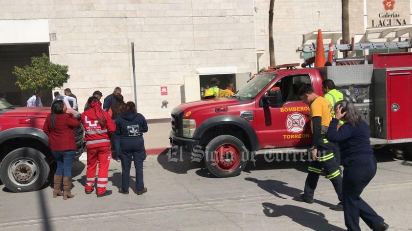 Conato de incendio en el centro comercial Galerías Laguna de Torreón. Fue necesario evacuar a los presentes, pero la situación fue controlada.