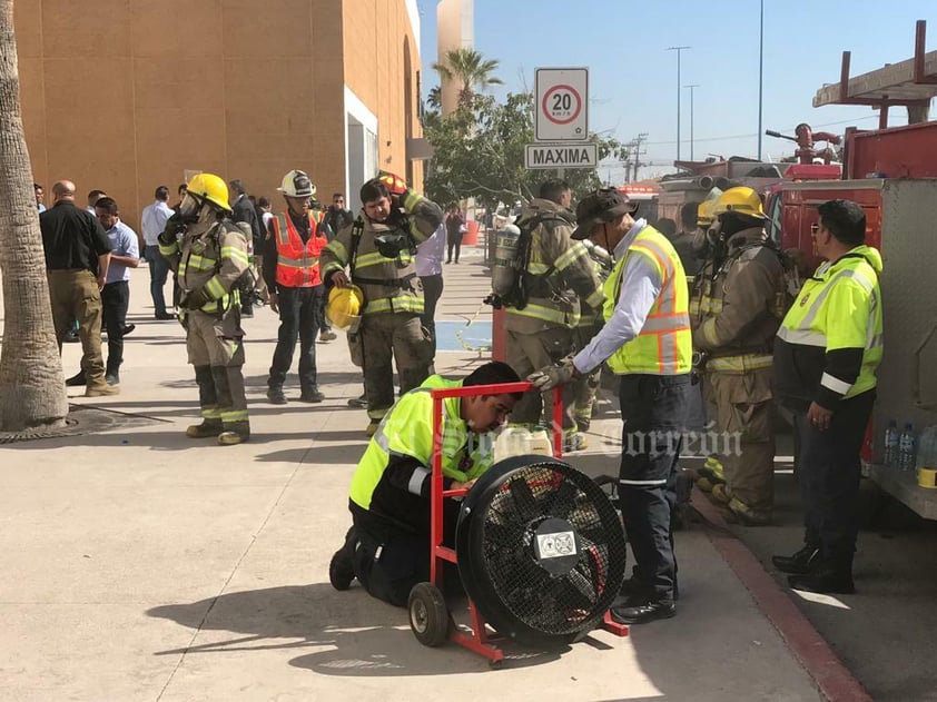 Conato de incendio en el centro comercial Galerías Laguna de Torreón. Fue necesario evacuar a los presentes, pero la situación fue controlada.