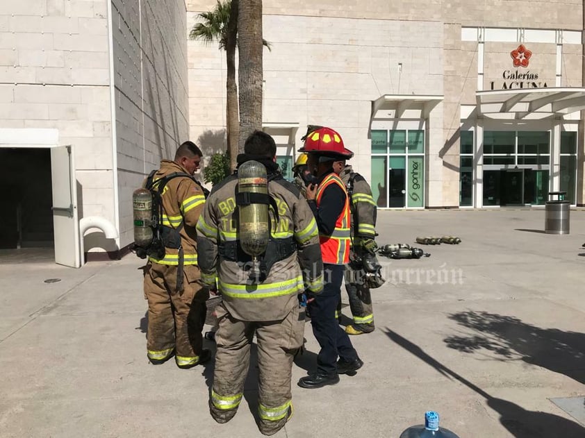 Conato de incendio en el centro comercial Galerías Laguna de Torreón. Fue necesario evacuar a los presentes, pero la situación fue controlada.