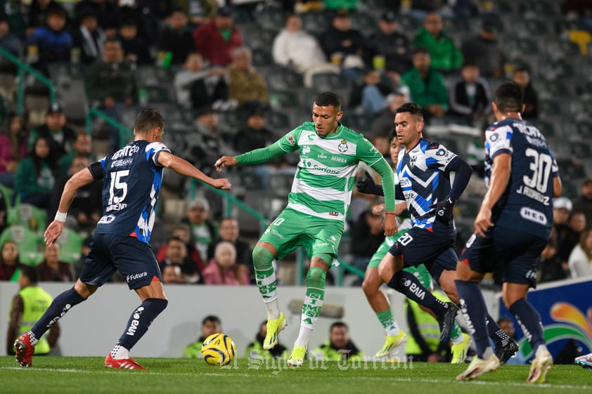 Monterrey vence al Santos Laguna y alcanza al América en el primer lugar del Clausura