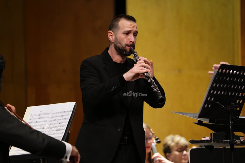 Oboísta interpreta a Strauss con Camerata de Coahuila