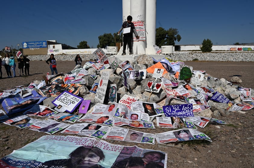 'AMLO, si ya los encontraste, ¿a quién se los entregaste?', dicen familias de desaparecidos