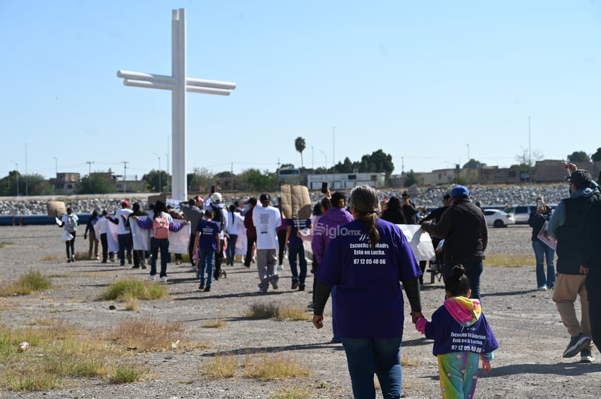 'AMLO, si ya los encontraste, ¿a quién se los entregaste?', dicen familias de desaparecidos