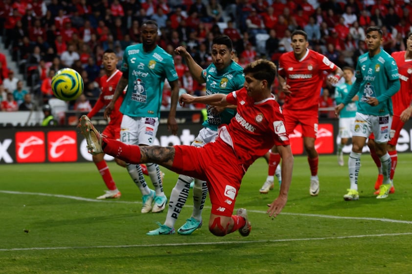 Goleada roja en regreso de Vega