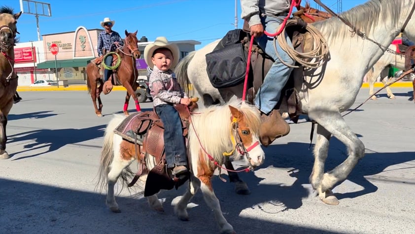 Multitudinaria, la cabalgata del ejido El Oro