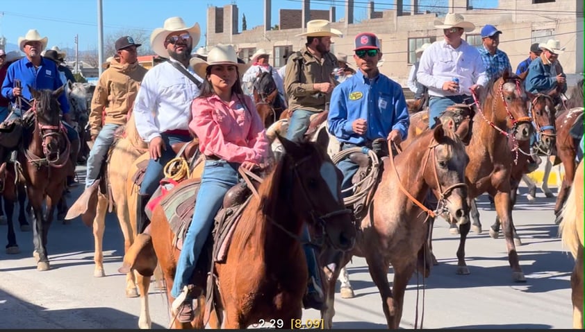 Multitudinaria, la cabalgata del ejido El Oro