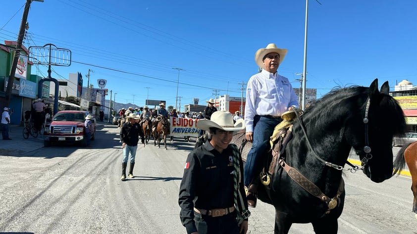 Multitudinaria, la cabalgata del ejido El Oro