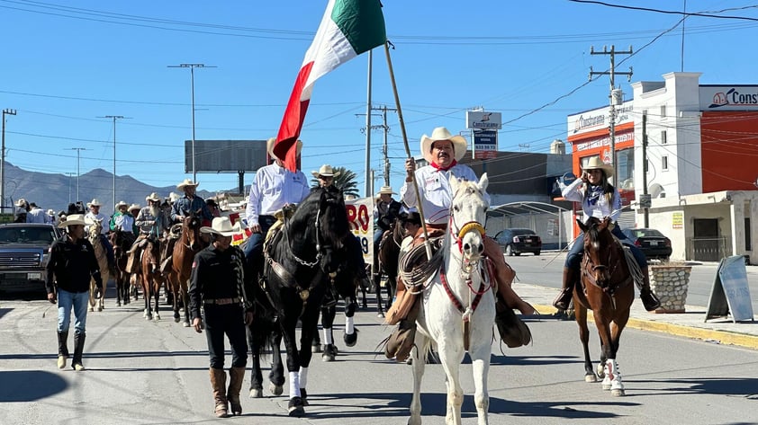 Multitudinaria, la cabalgata del ejido El Oro