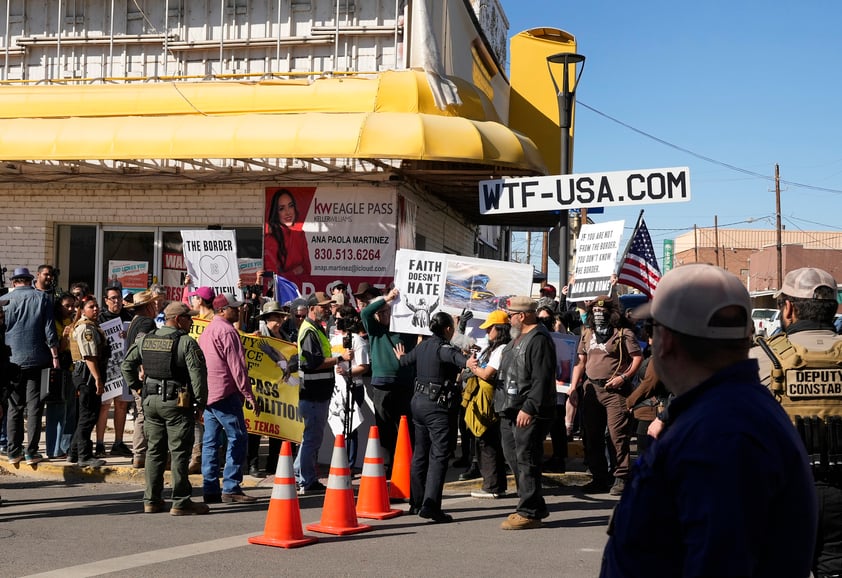 Coalición de gobernadores republicanos respaldan a Texas en 'defensa fronteriza'