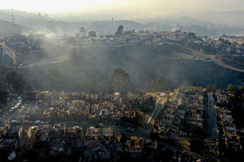 Muertos por incendios en Chile superan el centenar