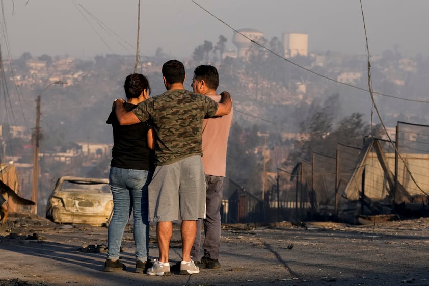 Muertos por incendios en Chile superan el centenar