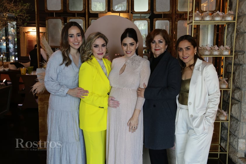 -Sonia, Vero, Marisol, Hortensia y Maribel Esqueda.