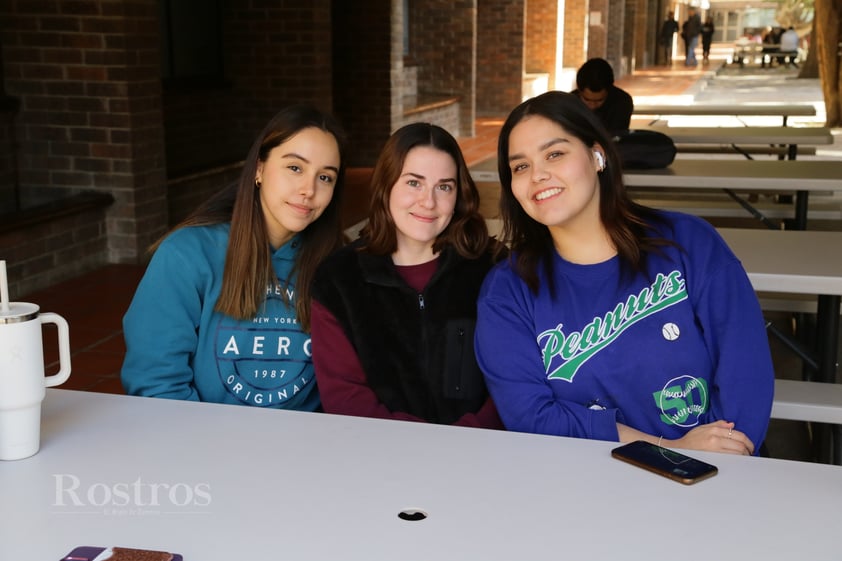 -Paulina Manzanera, Regina Garrido e Isabela Salazar.