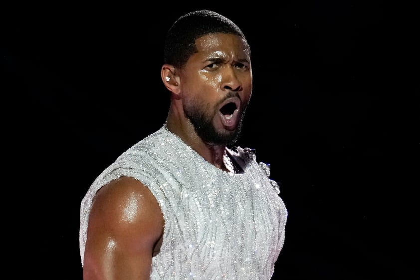 Usher recorre éxitos en su show de Medio Tiempo del Super Bowl LVlll