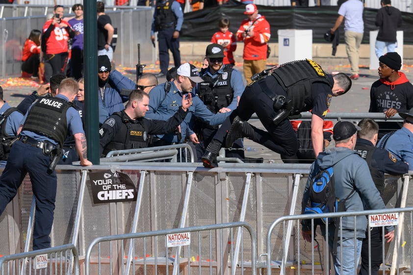 Dos detenidos, un muerto y múltiples heridos en tiroteo durante desfile de la NFL