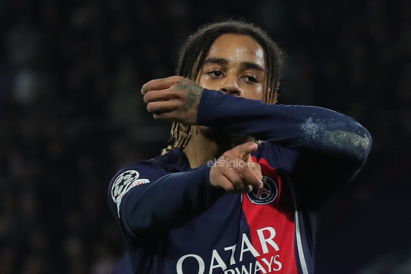 Paris (France), 14/02/2024.- Bradley Barcola of PSG celebrates scoring the 2-0 lead during the UEFA Champions League Round of 16, 1st leg match between Paris Saint Germain (PSG) and Real Sociedad in Paris, France, 14 February 2024. (Liga de Campeones, Francia) EFE/EPA/TERESA SUAREZ