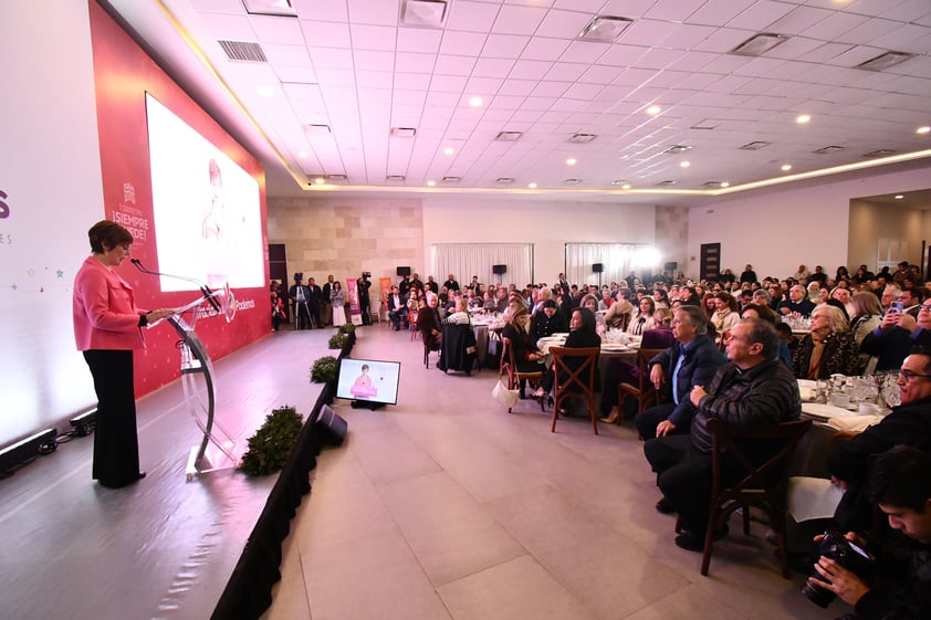 Rinde Selina Bremer informe del DIF Torreón