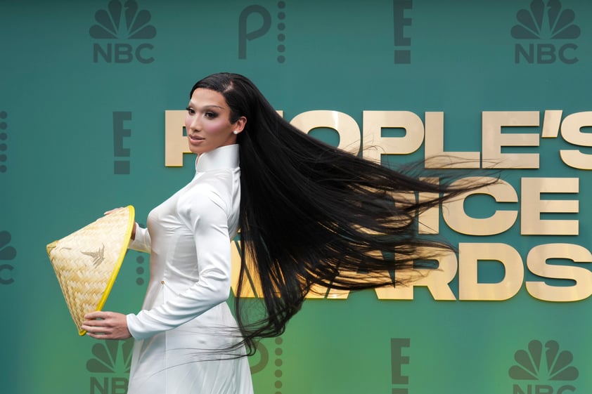 Los sorprendentes 'looks' de la alfombra de los People Choice Awards 2024