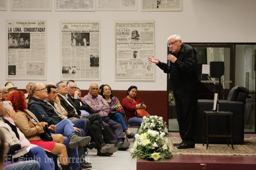 Armando Fuentes Aguirre presentó 'México en mí' en El Siglo, libro donde plasma su amor al país