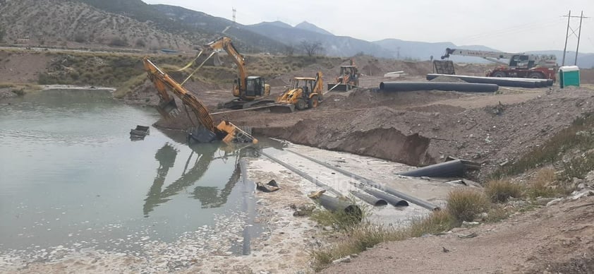 Muere hombre tras volcadura de maquinaria de Agua Saludable en Lerdo