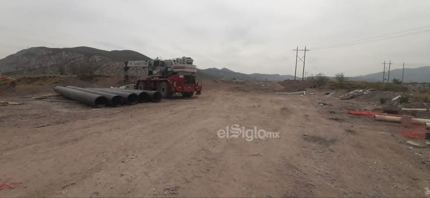 Muere hombre tras volcadura de maquinaria de Agua Saludable en Lerdo