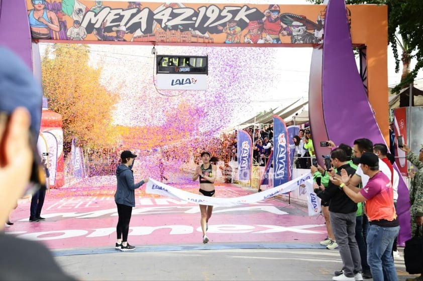 La lagunera Argentina Valdepeñas llegó primera en la rama femenil y se coronó por tercer año consecutivo en el Maratón Internacional Lala en su edición XXXV.