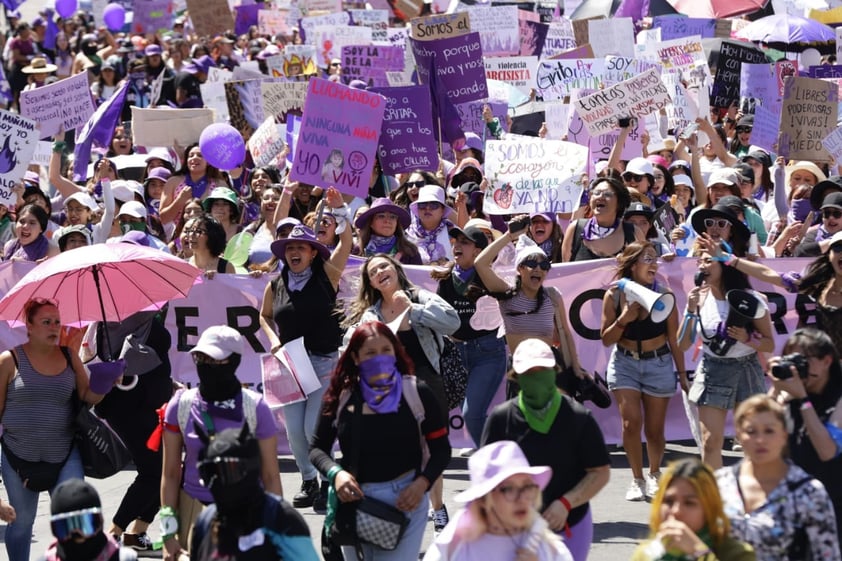 EUM20240308SOC29.JPG 
CIUDAD DE MÉXICO. Protest/Protesta-8M.- 8 de marzo de 2024. Avanzan sobre Paseo de la Reforma los primeros contingentes de la marcha por el Día Internacional de la Mujer. Foto: Agencia EL UNIVERSAL/Fernanda Rojas/EELG