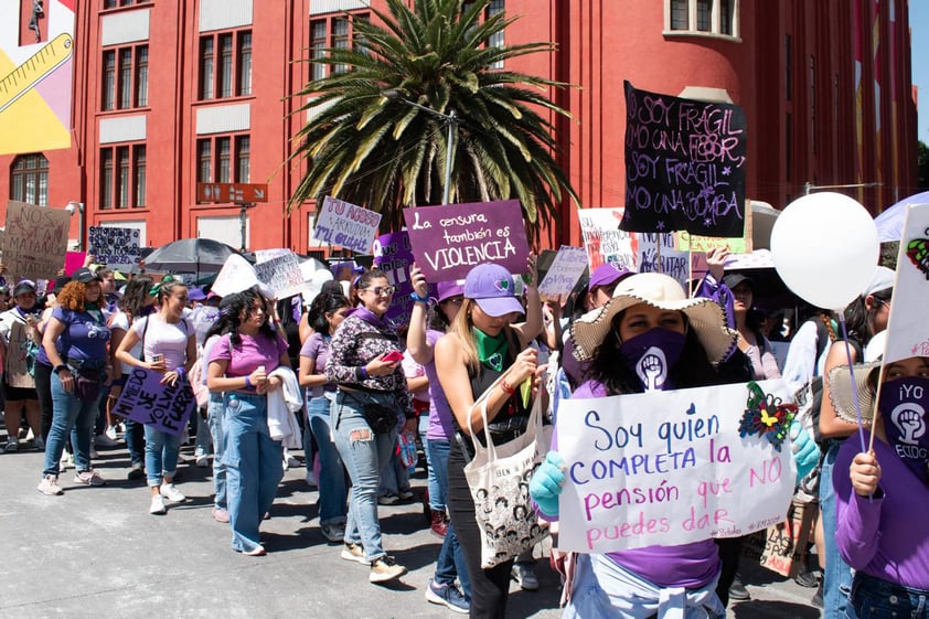 EUM20240308SOC44.JPG 
CIUDAD DE MÉXICO. Protest/Protesta-8M.- 8 de marzo de 2024. Contingentes se congregan en las inmediaciones del Monumento a la Revolución para formar parte de la marcha por el Día Internacional de la Mujer. Foto: Agencia EL UNIVERSAL/Abril Angulo/EELG