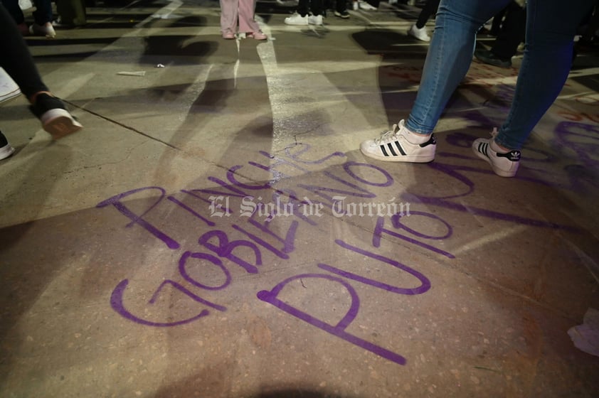 Cientos de mujeres 'toman' las calles de La Laguna contra la violencia y los feminicidios