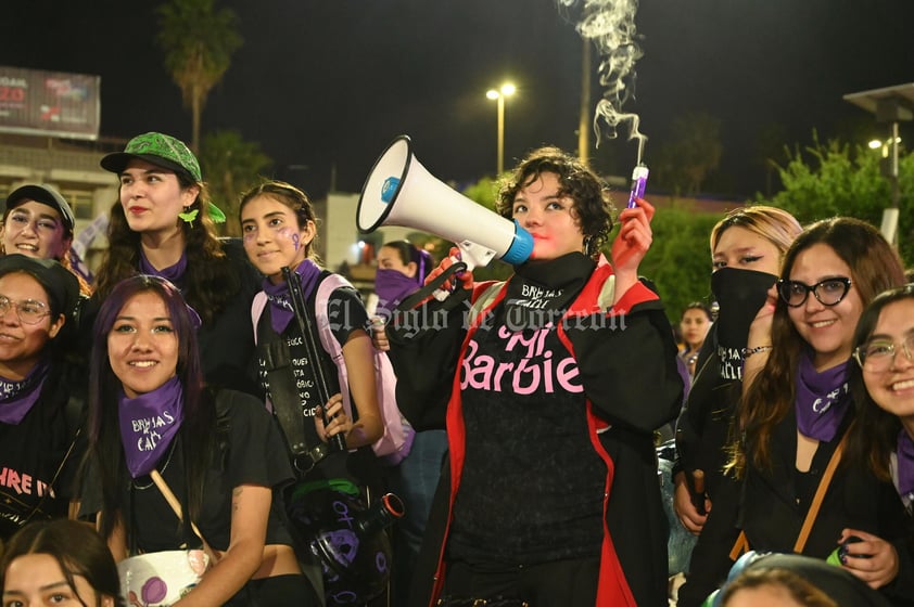 Cientos de mujeres 'toman' las calles de La Laguna contra la violencia y los feminicidios