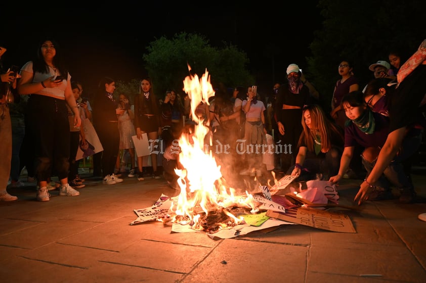 Cientos de mujeres 'toman' las calles de La Laguna contra la violencia y los feminicidios