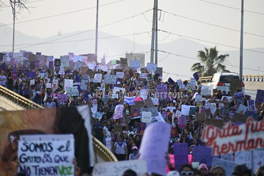 Cientos de mujeres 'toman' las calles de La Laguna contra la violencia y los feminicidios