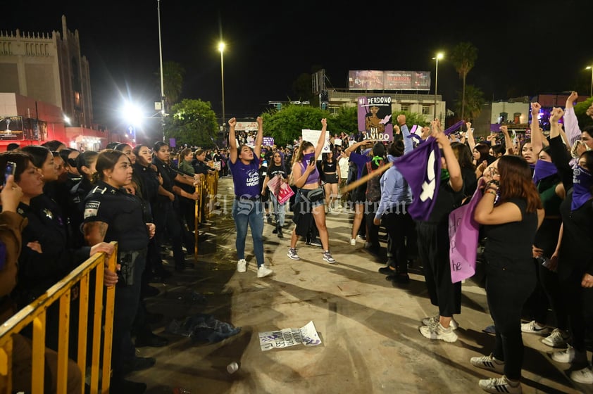 Cientos de mujeres 'toman' las calles de La Laguna contra la violencia y los feminicidios