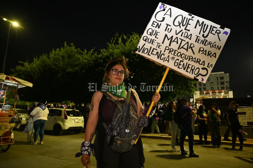 Demandas. Mujeres exigen garantía de sus derechos, un alto a la violencia en sus diversos tipos, así como justicia y reparación del daño para todas las víctimas. Así lo manifestaron en sus pancartas.