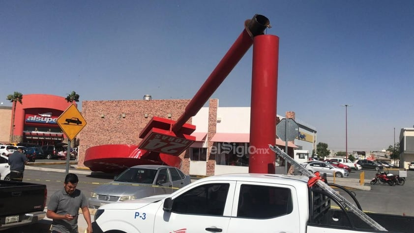 Cae anuncio espectacular de Alsuper Nazas en Torreón