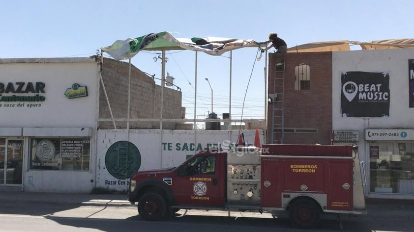 Cae anuncio espectacular de Alsuper Nazas en Torreón