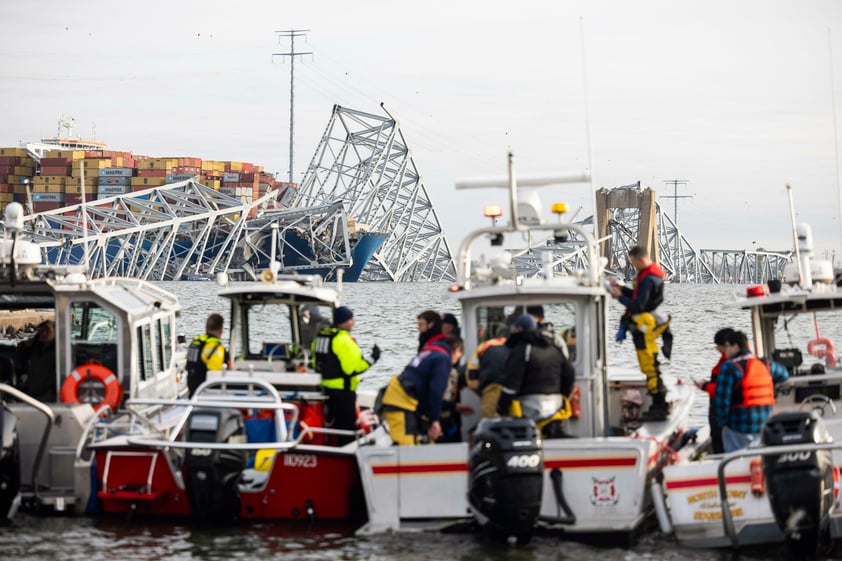 Carguero derrumba puente en Baltimore